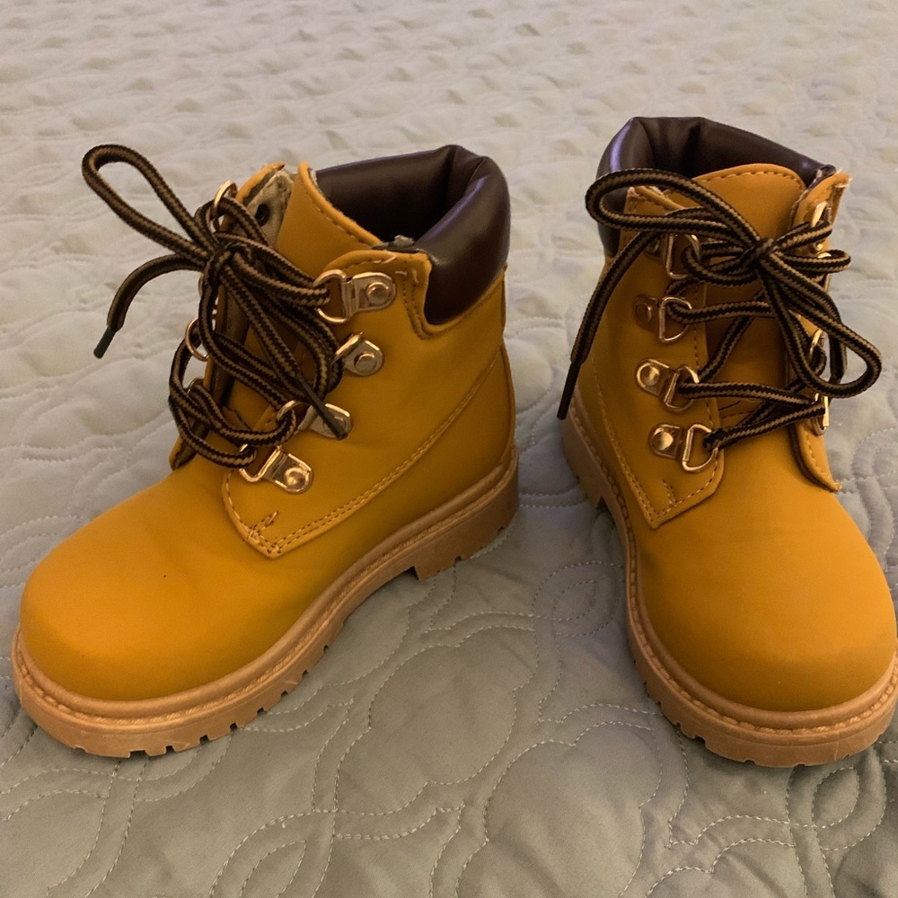 Toddler work boots - Size 8 like new